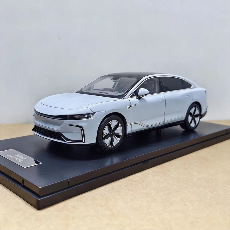 Фото Масштабная модель автомобиля Lantu Chasing Light Car VOYAH из сплава, 1:18, для коллекции №1
