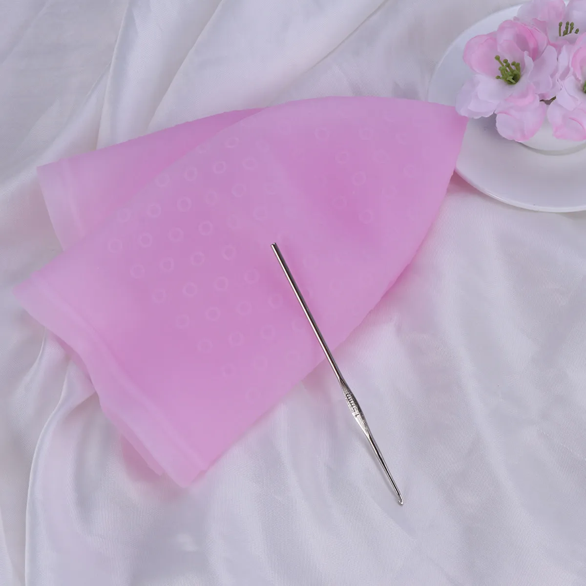 Фото Силиконовая шапочка для окрашивания волос розового цвета, многоразовая, инструмент для мелирования, окрашивания и нанесения краски. №1