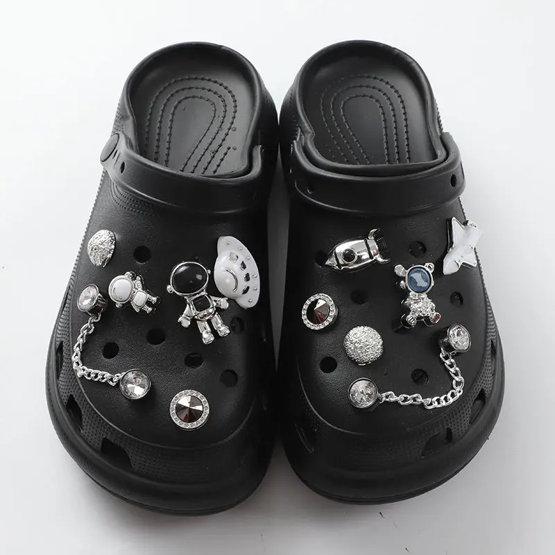 Hot Sale 12Pcs/Set Trendy Rhinestone Croc Charms Designer Diy Shoes Decaration Accessories Silver Astro Alien Metal Accessories