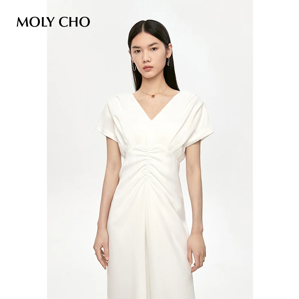 

Женское платье с V-образным вырезом и французским поясом