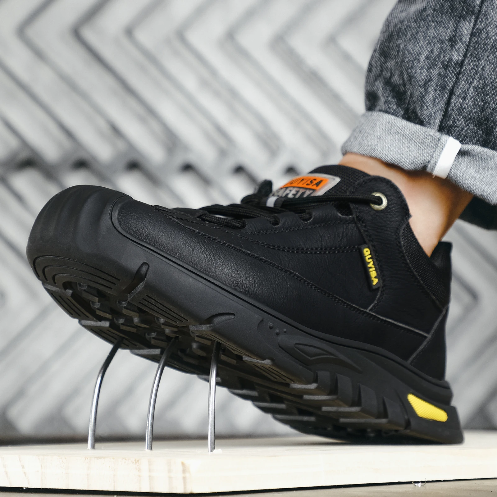 Противоударная обувь с перфорацией профессиональная защитная глубоким вырезом