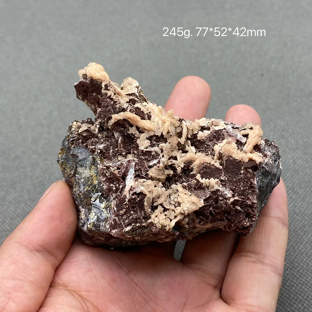 Необычный кристалл халькопирит