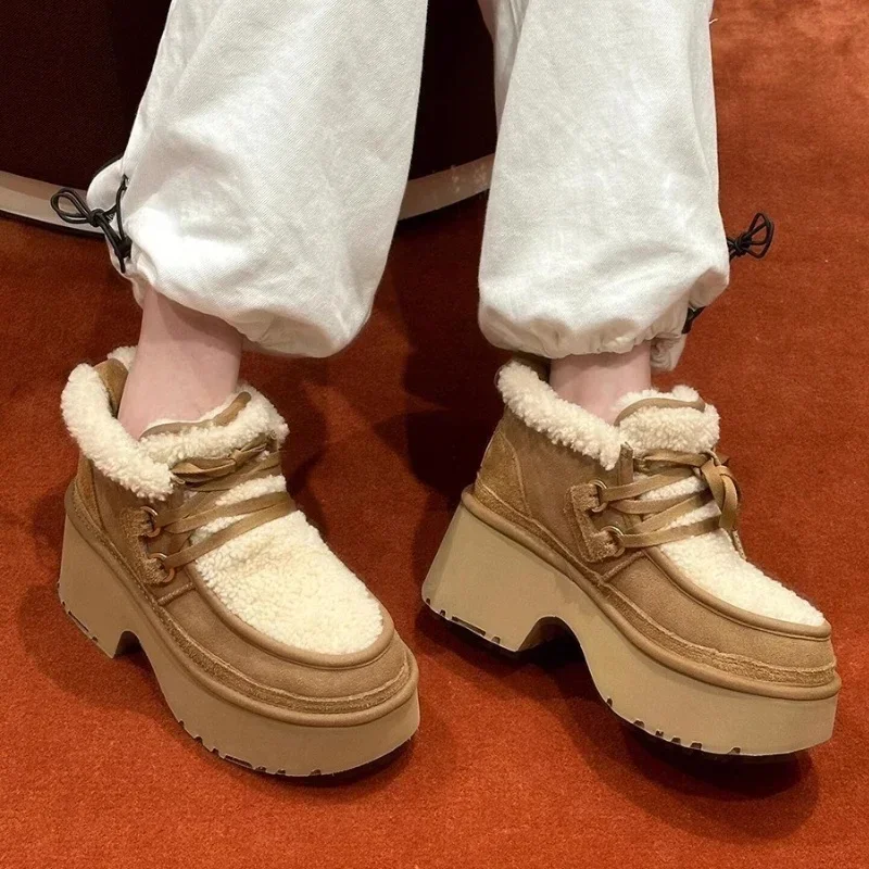 Женские зимние ботильоны на платформе с мехом шнуровке