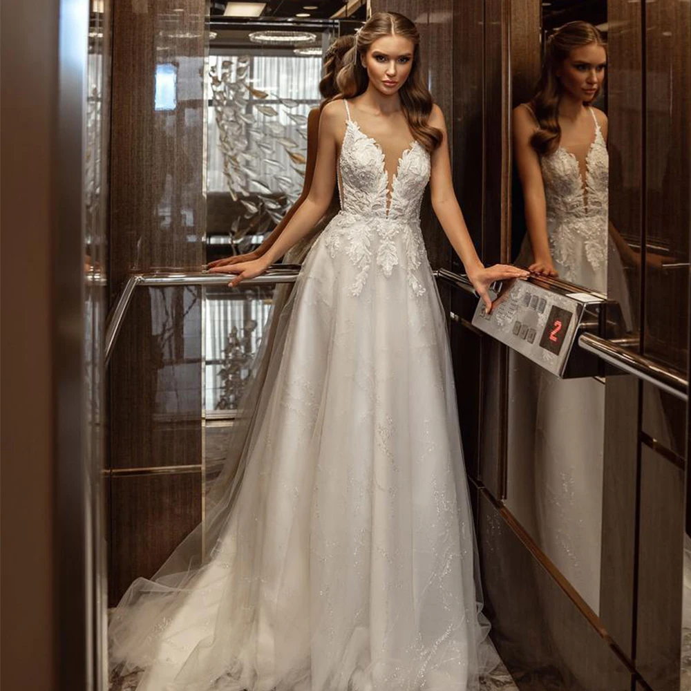 

Modern Wedding Dresses V-Neck Backless Lace Applique Sleeveless Spaghetti Straps Bride Gowns A-Line Sweep Train Vestido De Noiva