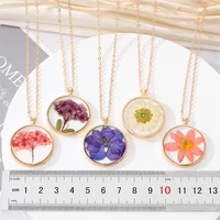 unqiue floral pendant necklace for women dried flower fashion jewelry transparent resin flower necklace summer 2022 wholesale