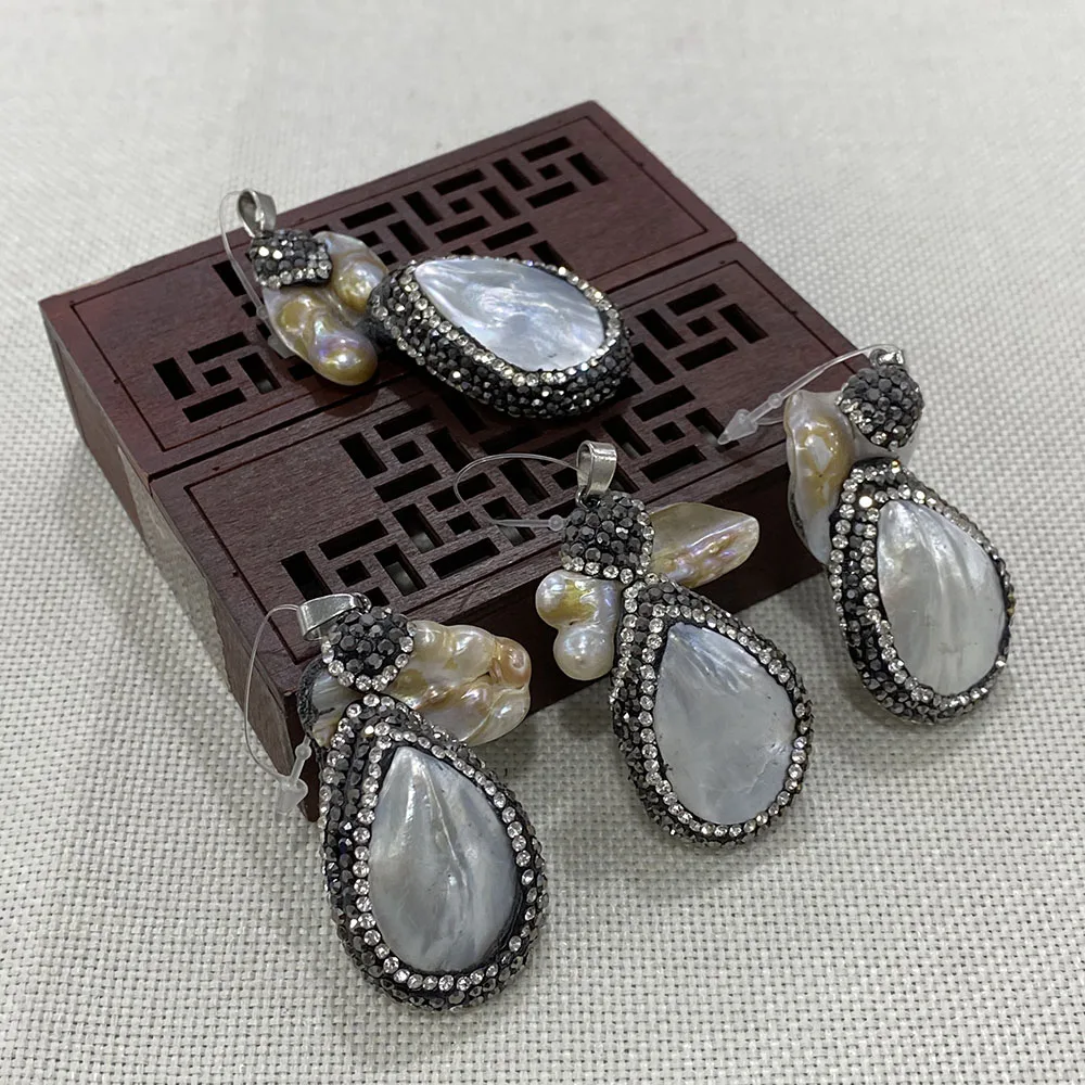 

Natural Pearl Shell Drop Shape Pendant 23x61mm Rhinestone Edge Classic Fashion Jewelry Making DIY Necklace Earring Accessories