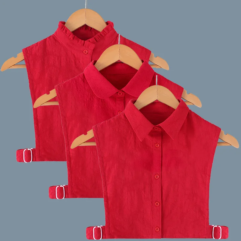 

Женская красная блузка с отворотом и воротником-стойкой