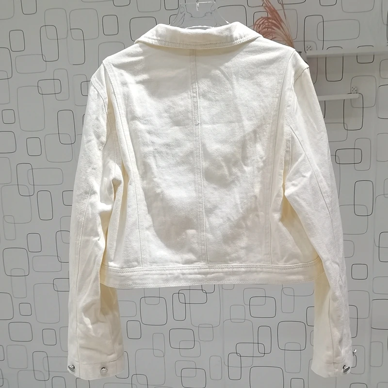 Весенне-осенняя женская белая короткая джинсовая куртка с несколькими карманами