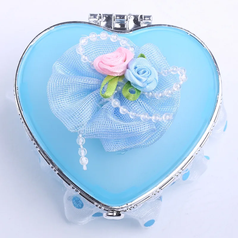 

Детская пластиковая шкатулка в форме сердца