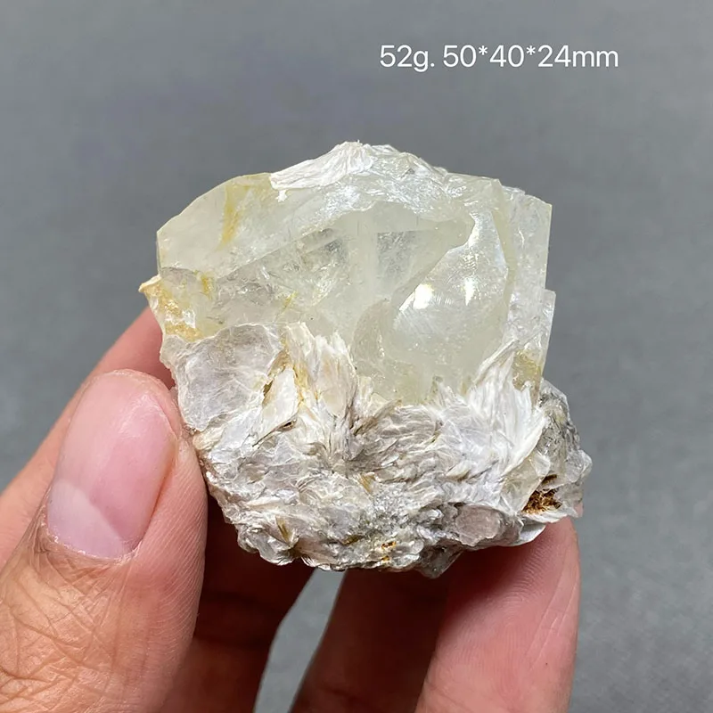 Хрустальный рудный камень из Китая Xuebaoding