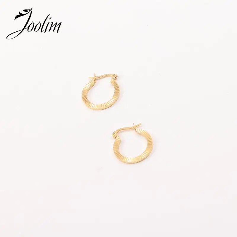 

Joolim Jewelry High Quality PVD Wholesale Tarnish Free Classic Floral Round Thread Hoop Stainless Steel Earring for Women