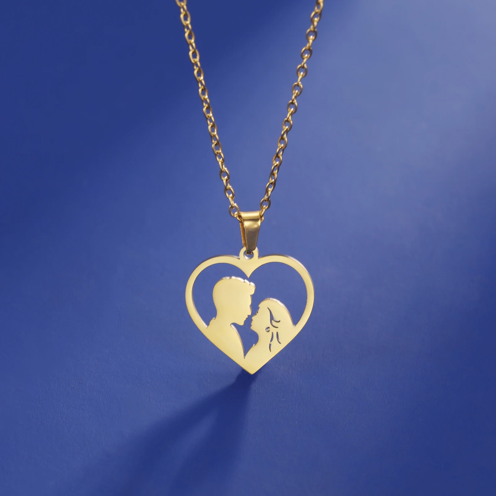 

Sipuris Lover Heart Necklace For Couple Stainless Steel Golden Choker Hot Fashion Romantic Sweet Pendant Jewelry Wedding Gifts