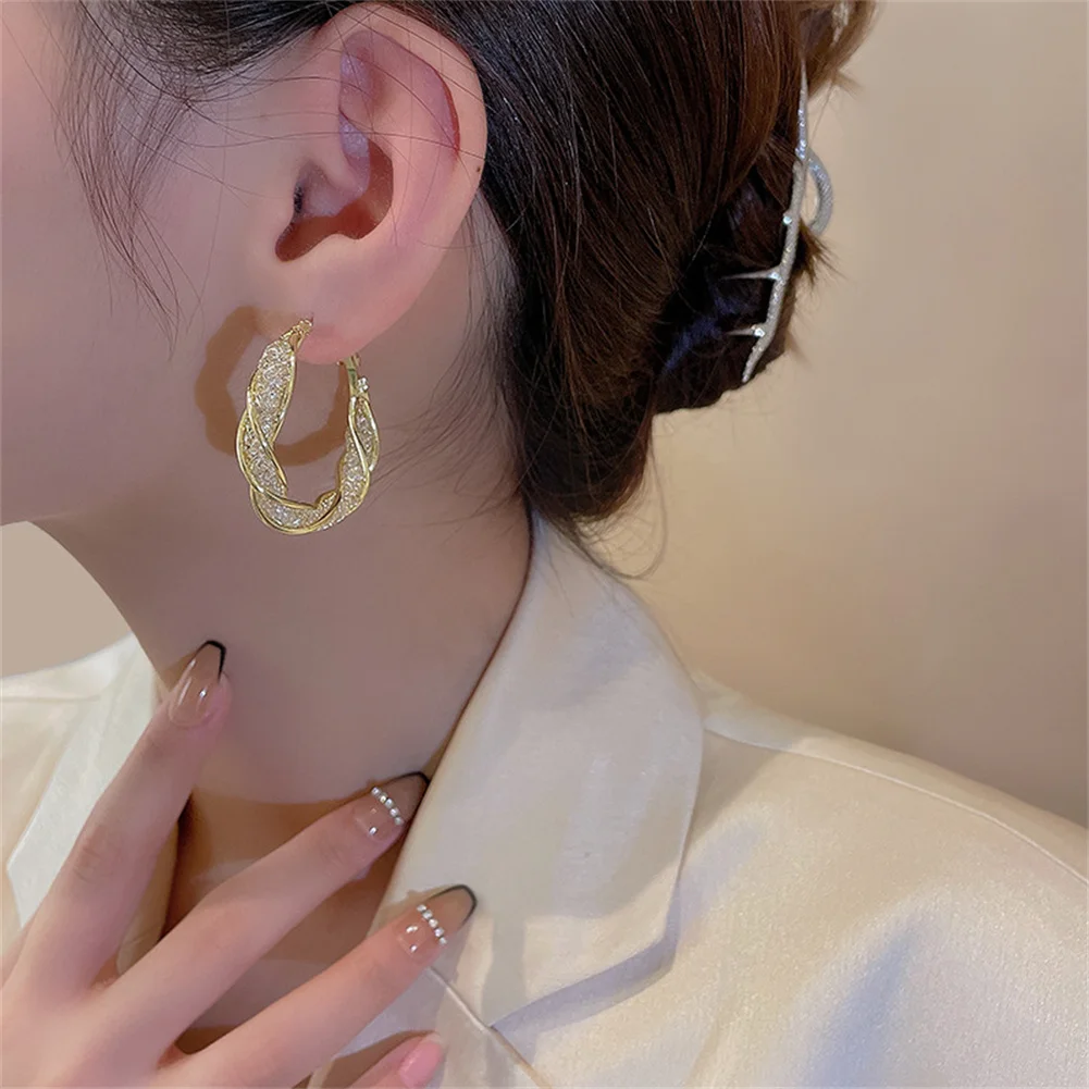 

Fashion Womens Metal Twisted Hollow Circle Temperament Versatile Trendy Earrings Jewelry Bridal Wedding Engagement Gift