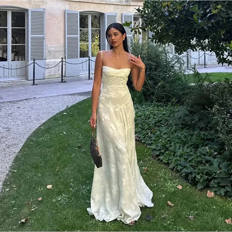 Женское прямое вечернее платье на бретельках