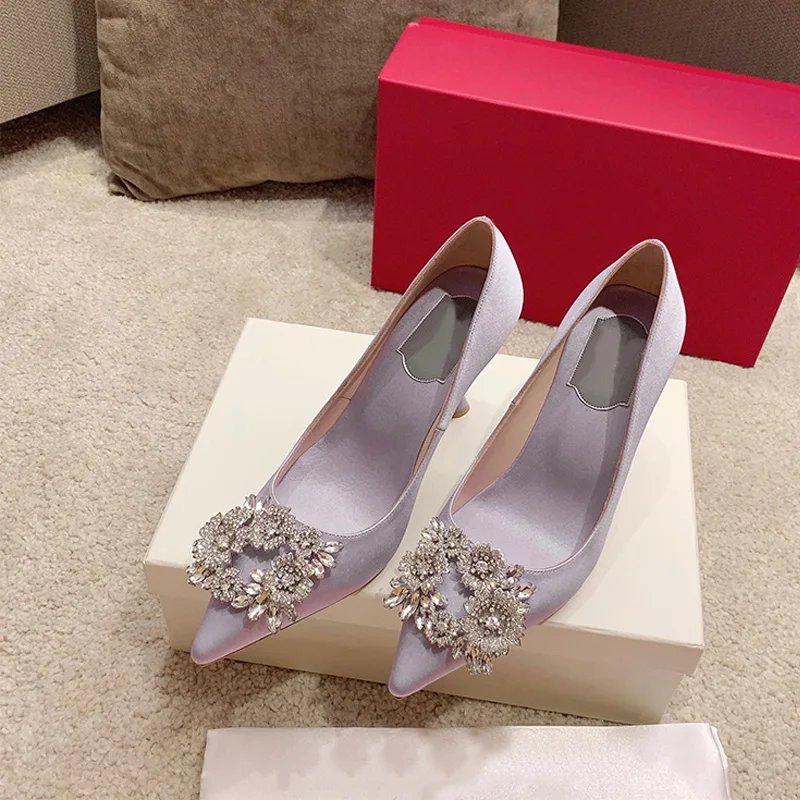 

Женские туфли на высоком каблуке, сатиновые туфли из натурального шелка, с острым носком, на высоком каблуке, с цветочным узором и пряжкой, д...