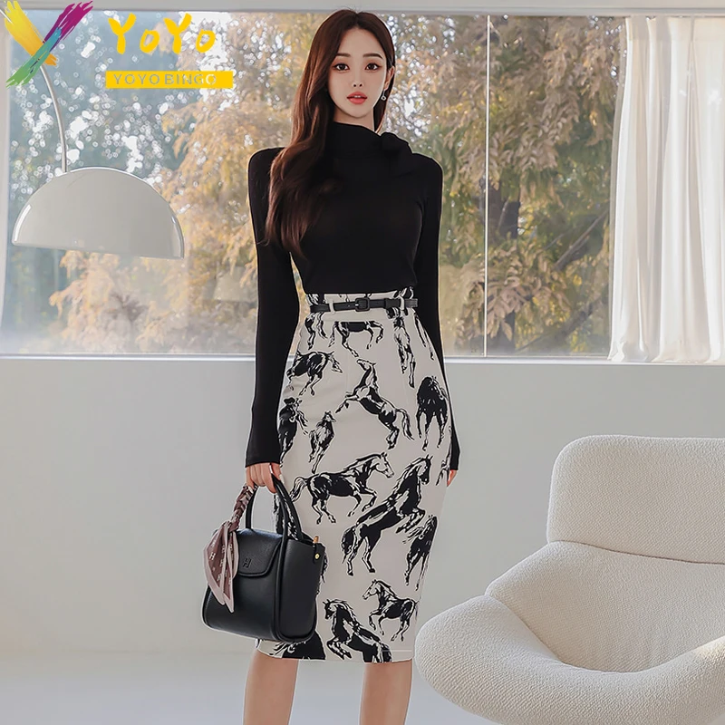 Женский деловой костюм черный топ с высоким воротником и длинным рукавом белая