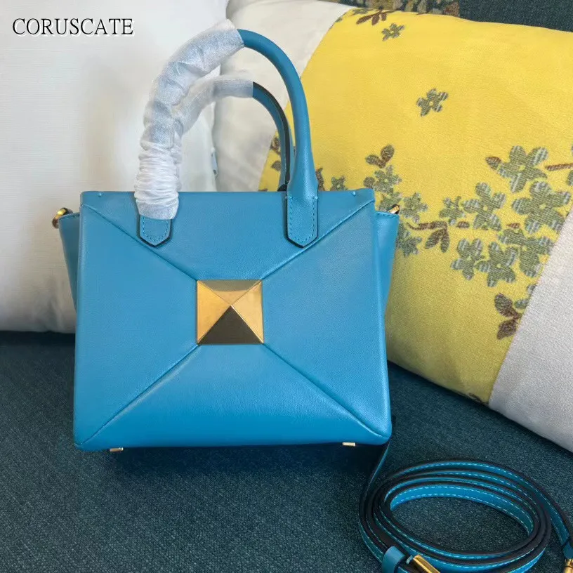 

2023 Classic Retro Design New Style, Made Of Top Cow Leather, Blue Double Handle Women's Shoulder Bag, Luxury High-End Leisure
