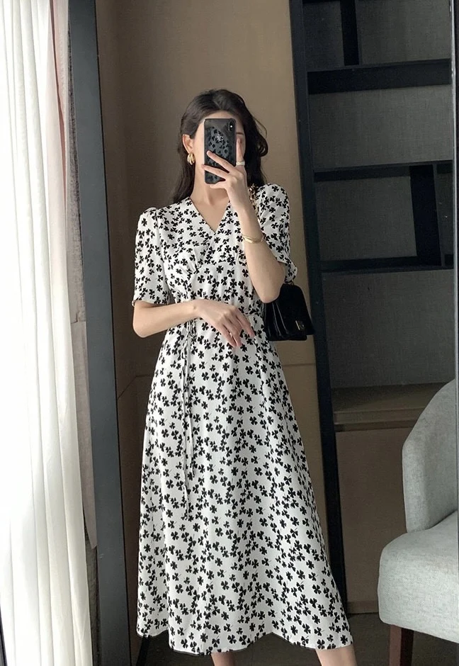 

2023 spring and summer women's clothing fashion new V-neck Puff Sleeve Printed Dress 0511