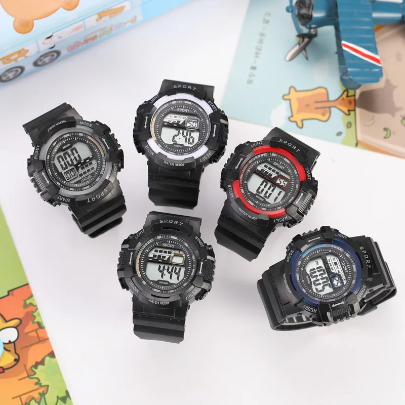 Sports electronic watch multifunctional waterproof green diving watch for students.