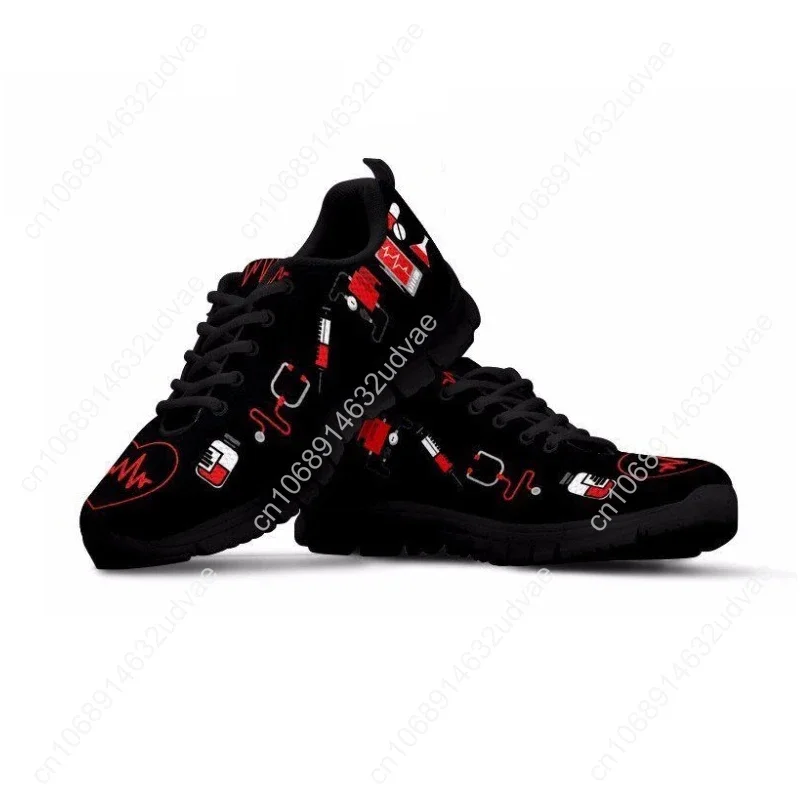 Женские кроссовки дышащие сетчатые плоская подошва с принтом сердца для