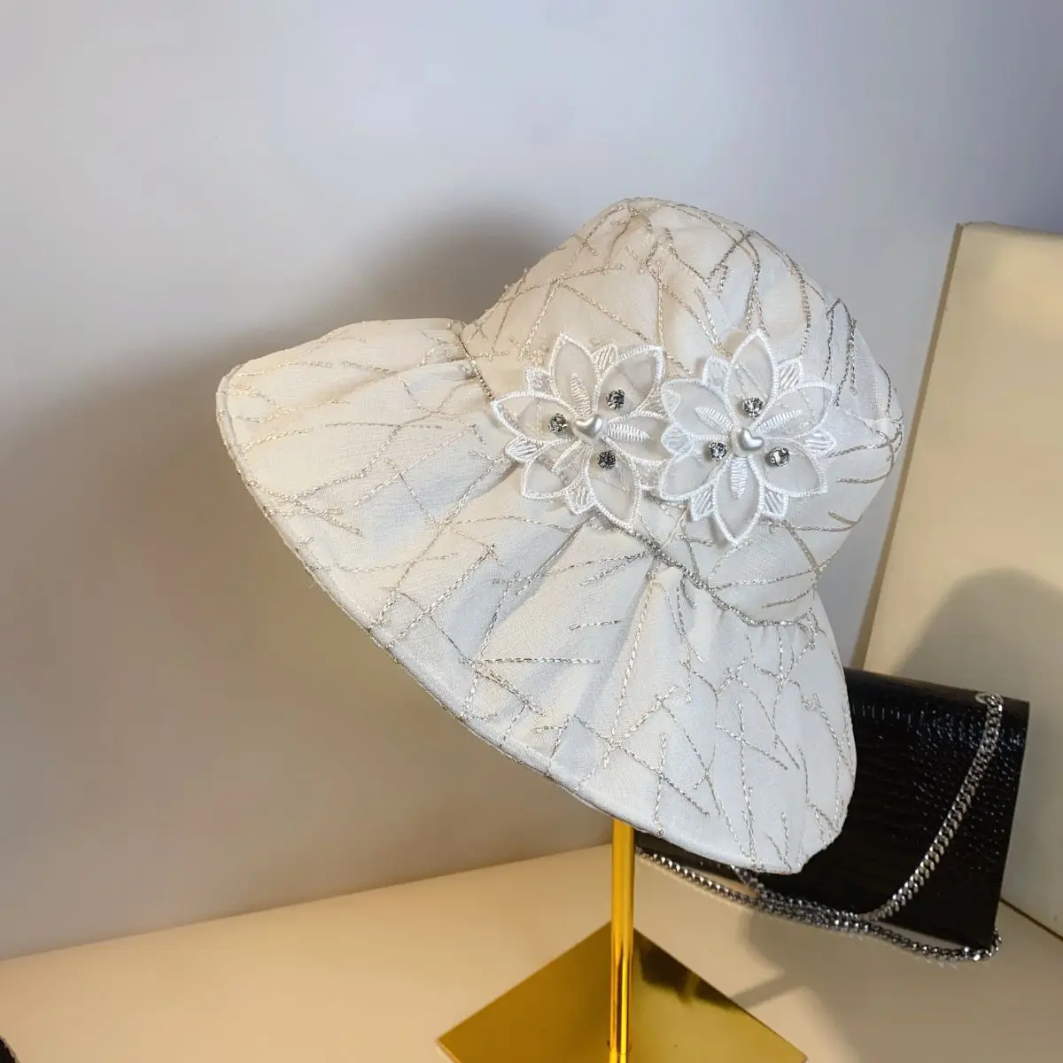 Панама женская с маленькими ушками шёлковая шляпа яркими широкими полями