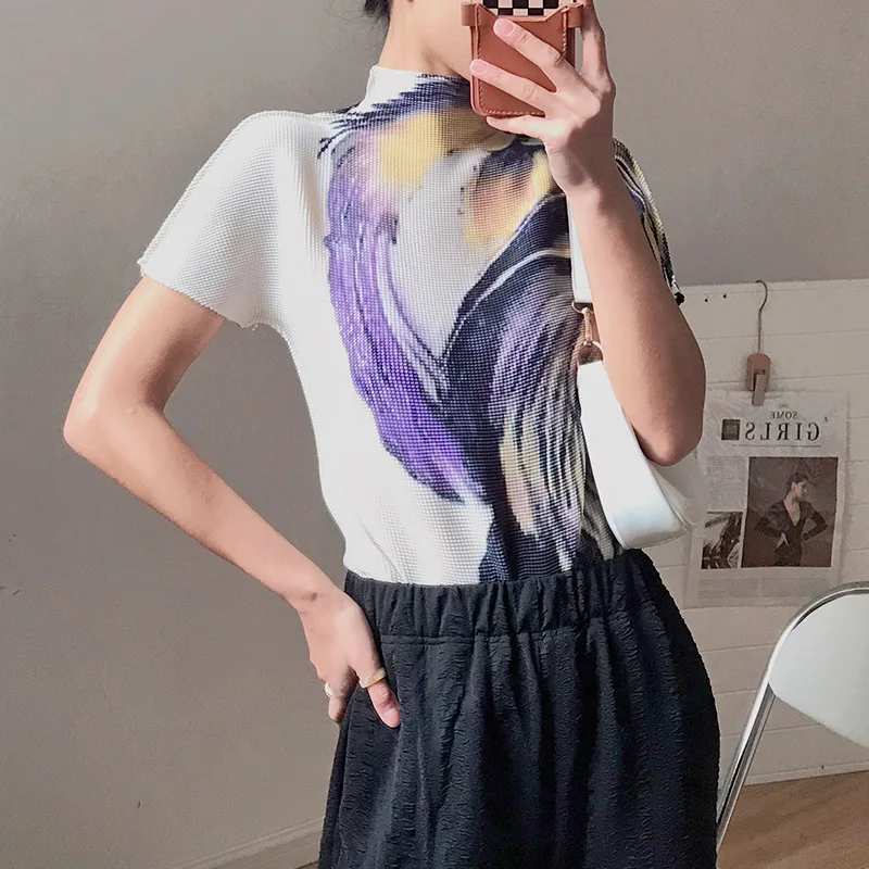 

Design Sense Niche High-End Short-Sleeved Women's T-shirt Lightweight Breathable Fashionable Pleated Gradient Turtleneck Casual