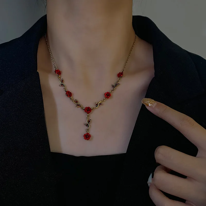 Medieval Red Rose Flower Necklace Vintage Gothic Rose Floral Tassel Necklaces for Women Flower Clavicle Chain Necklace Jewelry