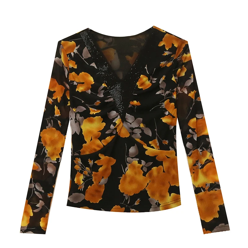 Женская футболка составного кроя черная пикантная с V-образным вырезом и