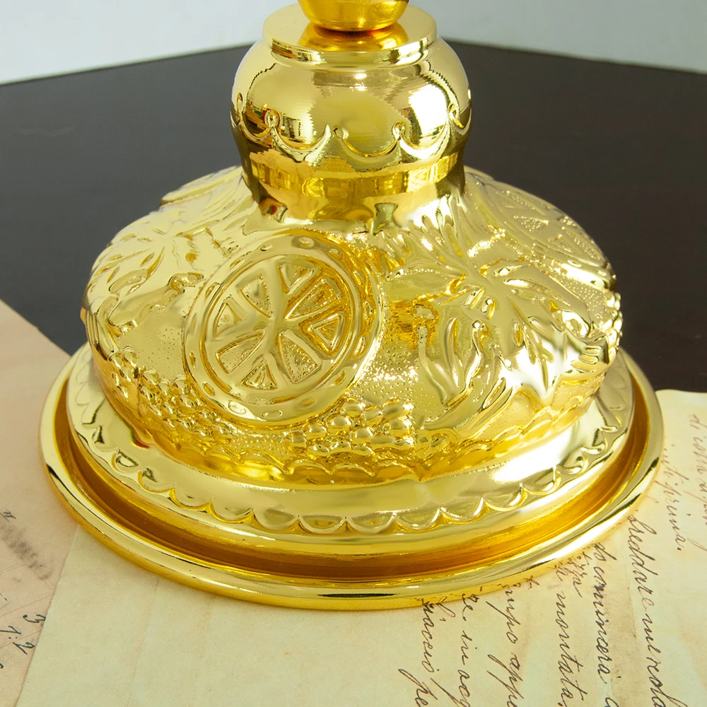 Декоративный подсвечник из сплава