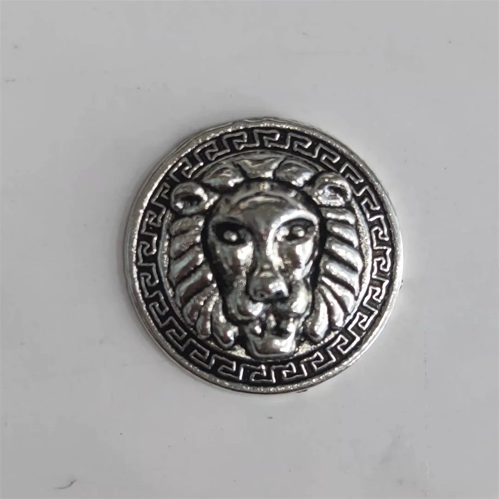 

Classic Mini Round Silver Lion Metal Badge For ZP Kerosene Petrol Lighter DIY Handmade Decor Accessory Cigarette Accessories