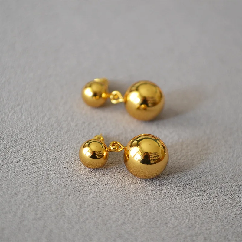 

INS chic brass gold-plated hollow bright double ball 925 silver needle simple earrings for women classic metal stylish eardrop