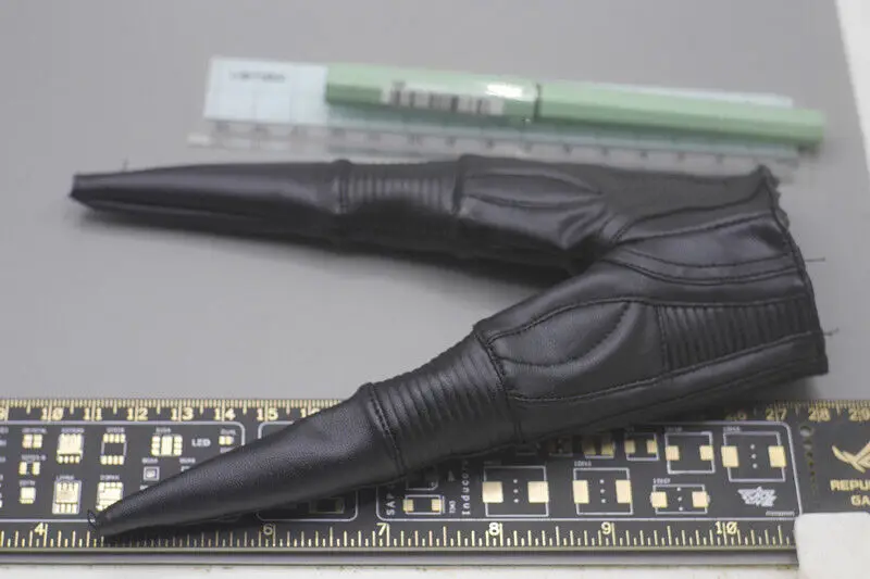 

Soosootoys SST-032 1/6 Scale Pu Leather Pants Model for 12" Comedian