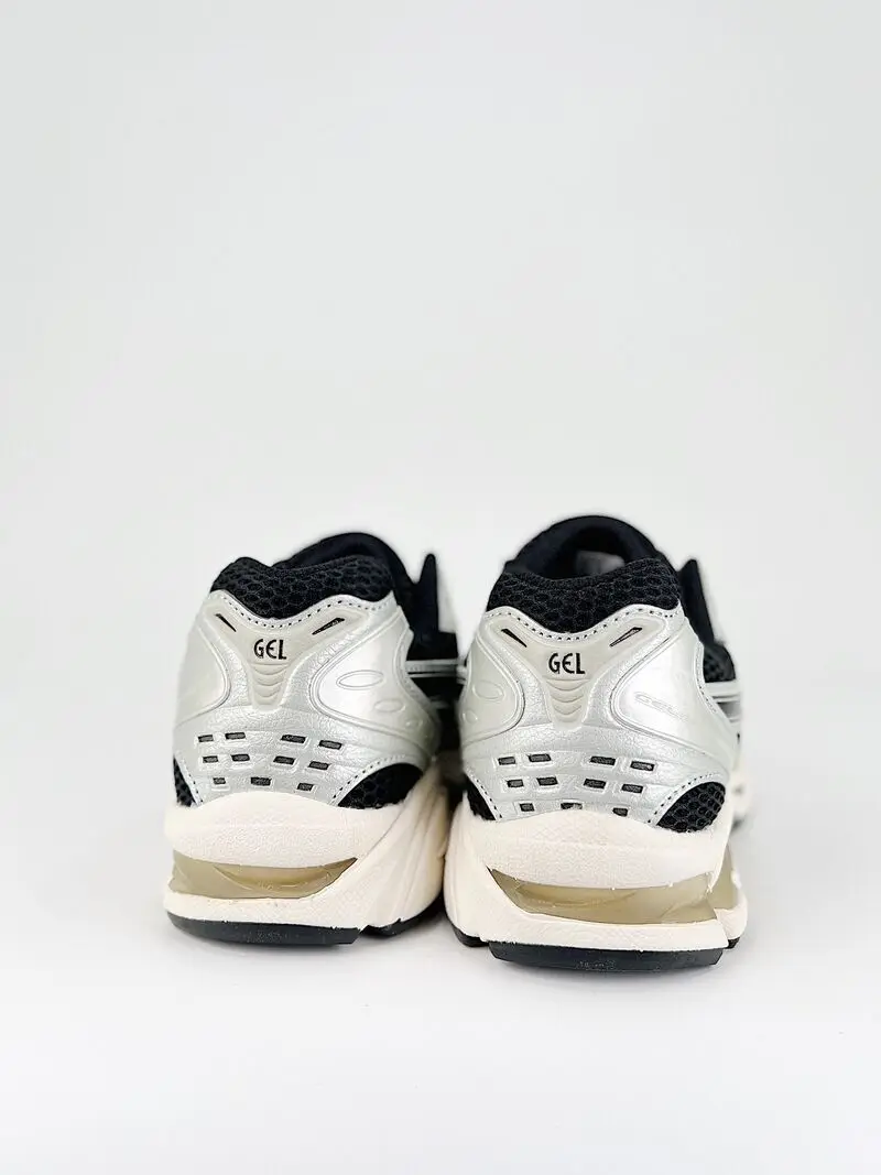 кроссовки ASICS