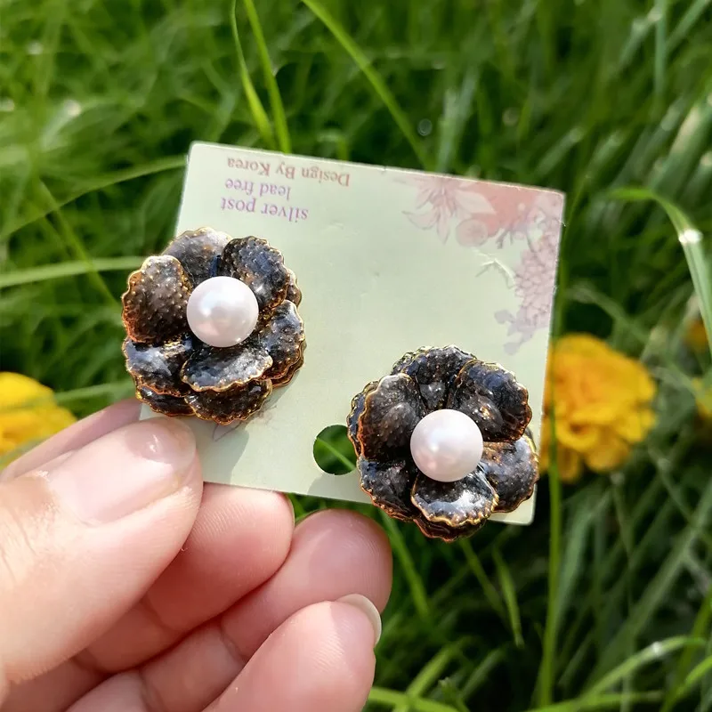 

Ajojewel High Quality Vintage Earrings Flower Jewelry Pearl Ear Studs For Women Fashion Gifts