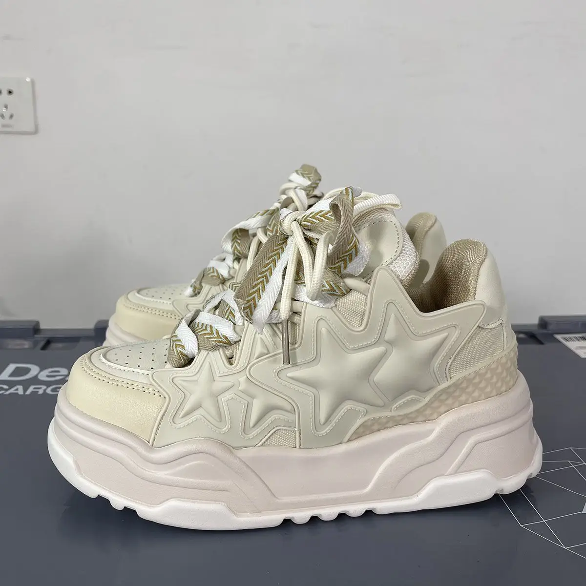 Новинка Осень-зима 2023 удобная повседневная обувь на платформе увеличивающая