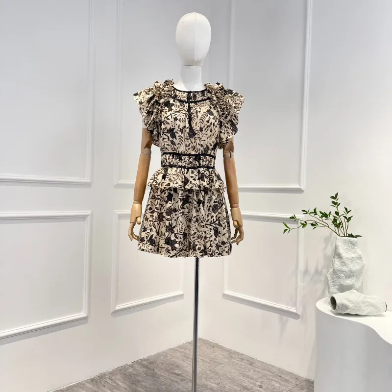 Рисунок 2 - Женский пляжный костюм с цветочным принтом