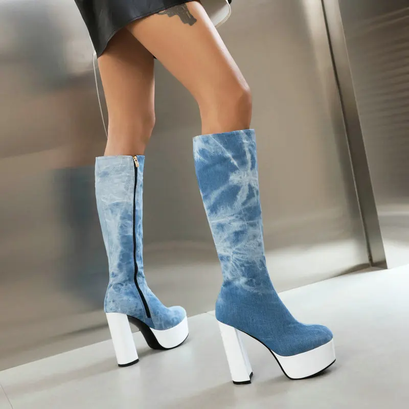 

Джинсы с эффектом потертости женские, синие готические сапоги до колена, на платформе, Высокий блочный каблук, красивая обувь в стиле панк, зимняя обувь