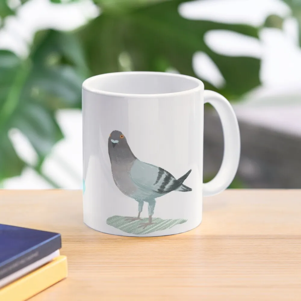 голубь на кофейной