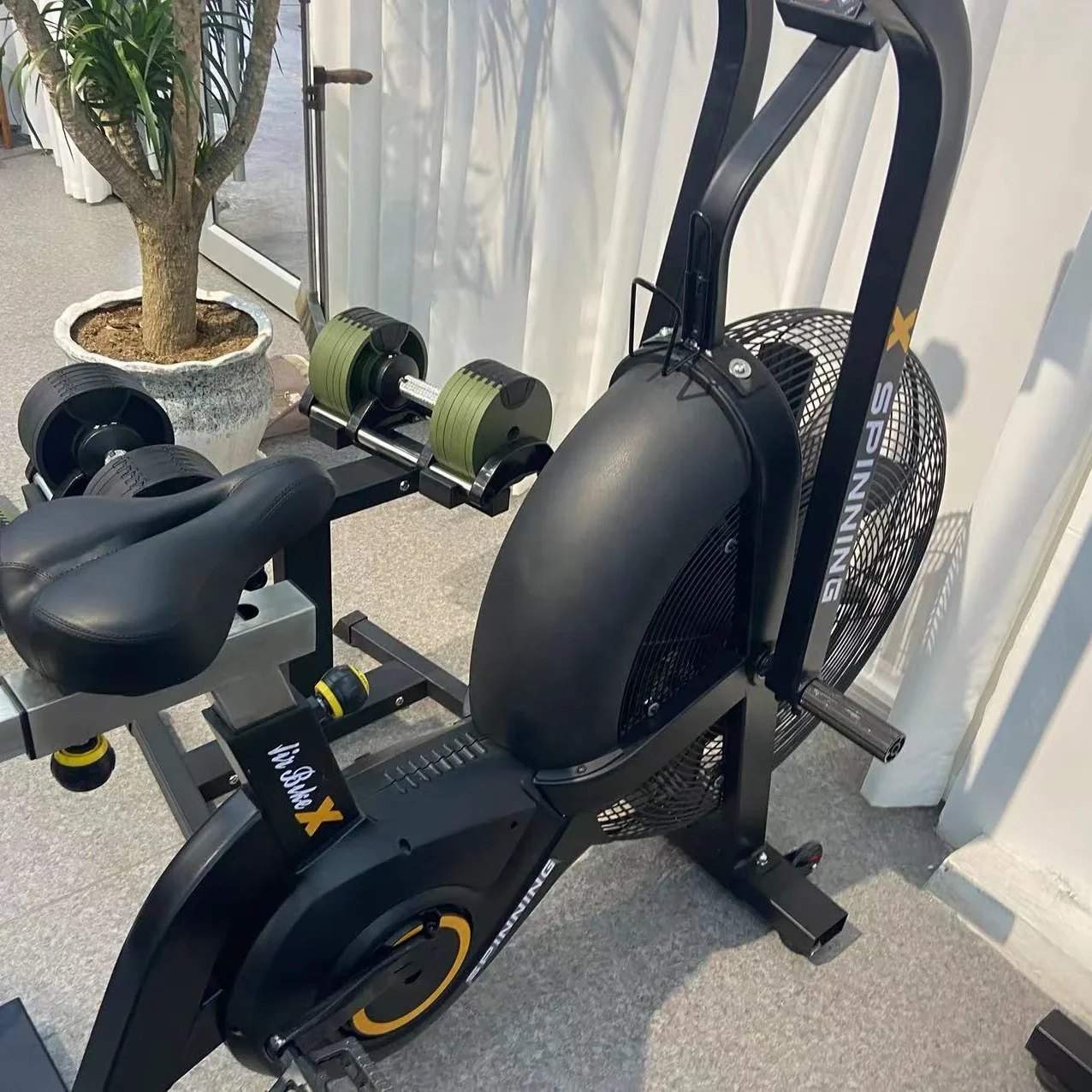 Большой пневматический велосипед для дома и спортзала.