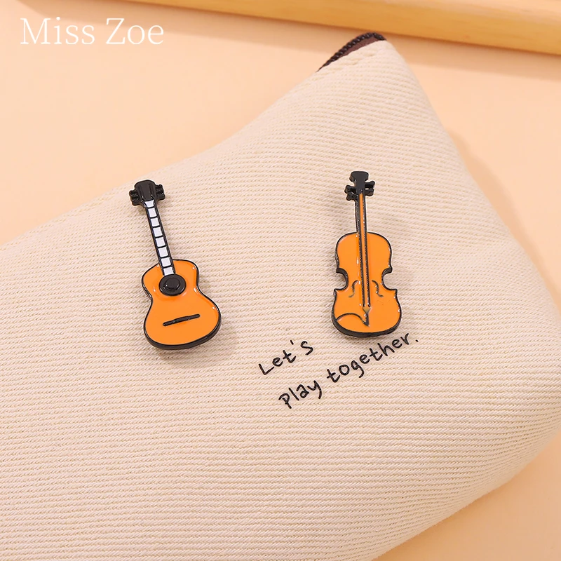 

Music Notes Enamel Pin Guitar Violin Rock Band Brooches Musical Instrument Badges Performance Troupe Jewelry Gift For Music Fans