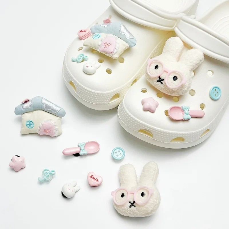 Фото Милые украшения для обуви Miffy, съемные декоративные элементы для кроксов, сабо, сандалий, кавайные аксессуары для обуви, подарок для девочек. №1