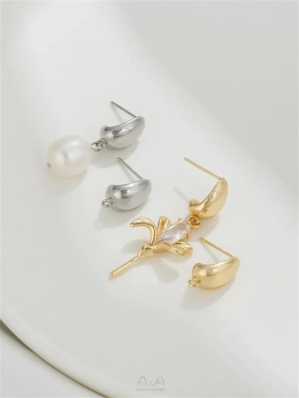 Серьги-капли из серебра 925 пробы с позолотой 14 карат и изогнутой поверхностью