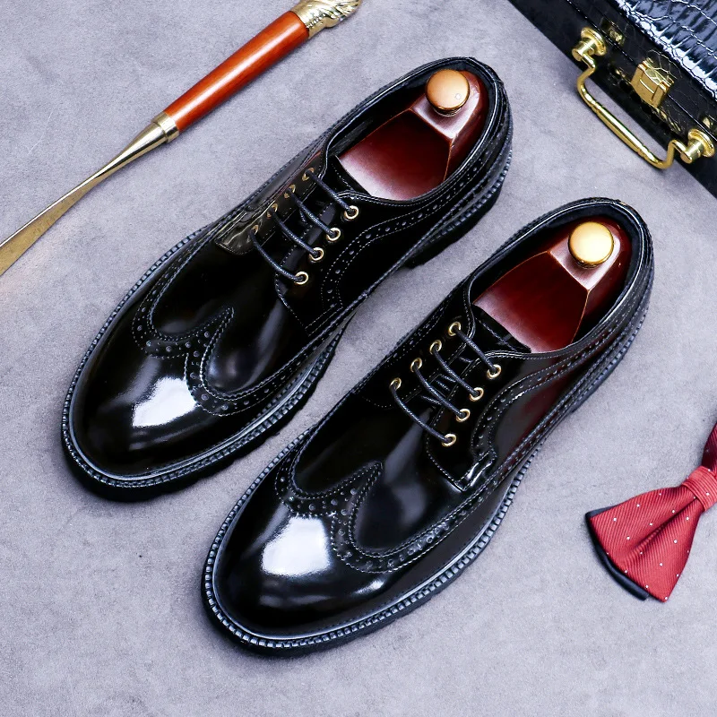 

Italy Flat Men's Dress Shoes Patent Leather Handmade Genuine Leather Designer Brogue 4cm Heels Business Party Shoes 2022 Autumn