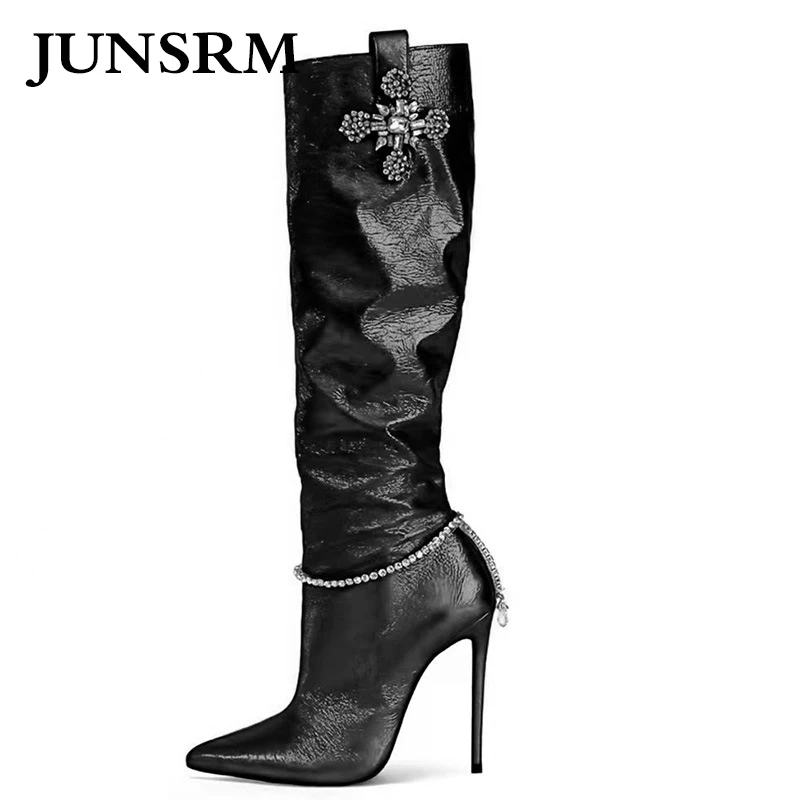 

Женские блестящие кожаные сапоги на шпильке, дизайнерские Роскошные Подиумные сапоги до колена со стразами и украшением в виде цепочки, 2023