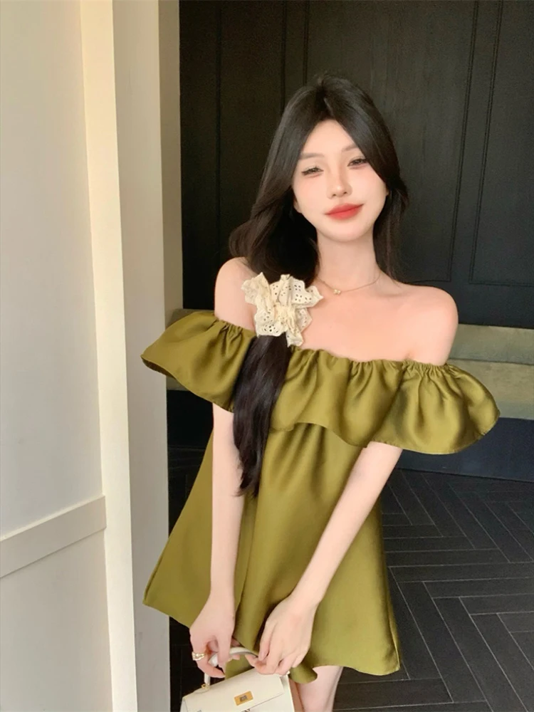 Блузка женская летняя с оборками и воротником-лодочкой 2024