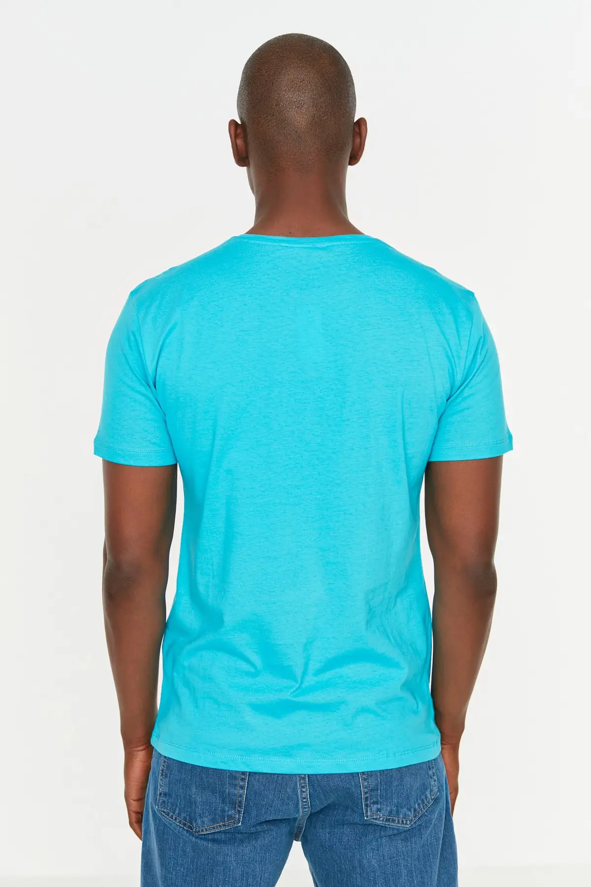 

Мужская футболка с коротким рукавом и воротником-стойкой