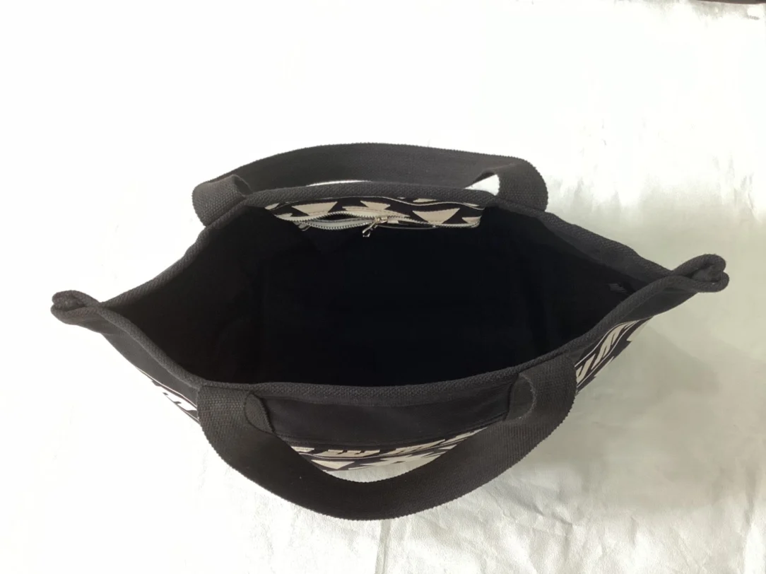 

Женская вместительная сумка-тоут с геометрическим принтом