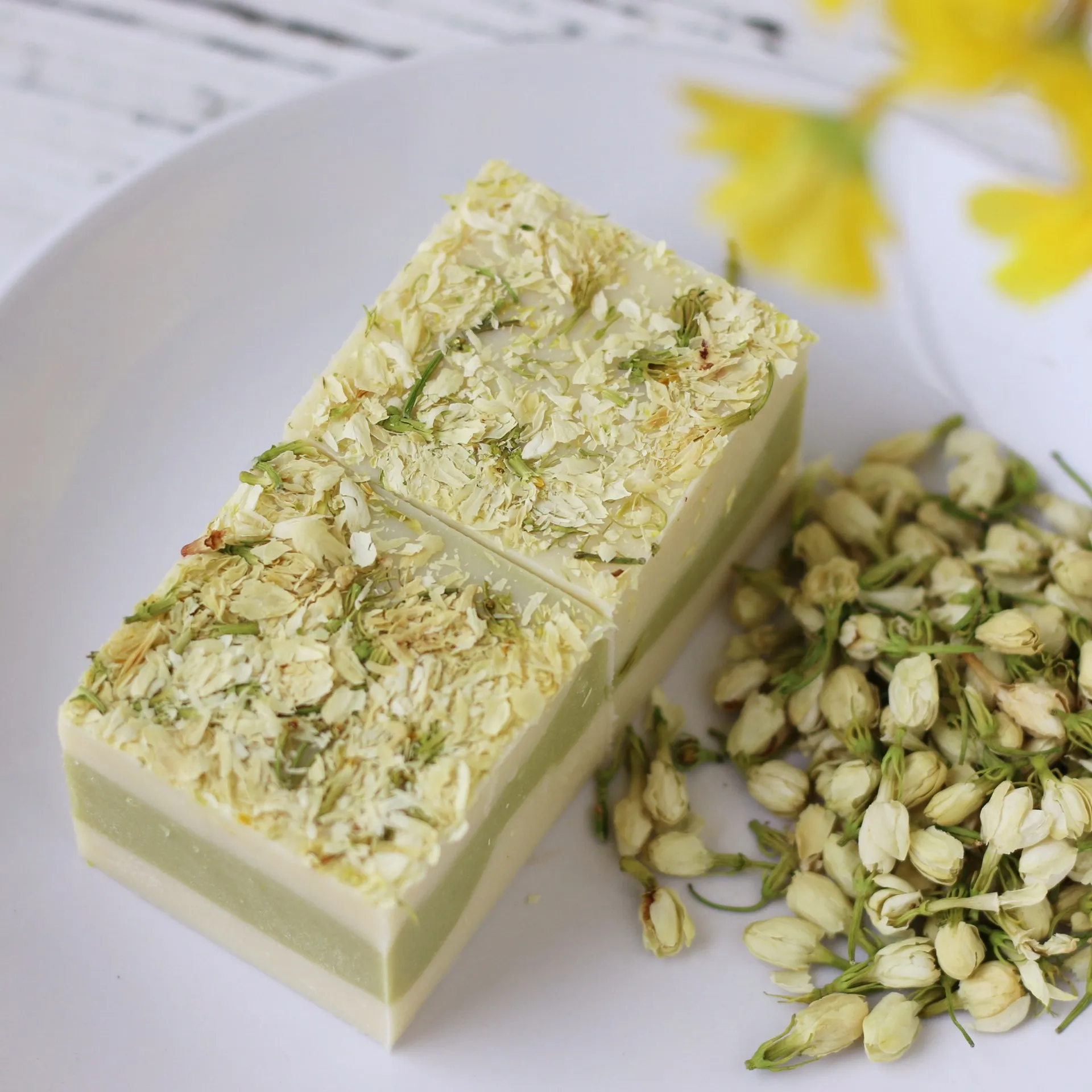 

2pcs 100g dried flower handmade soap jasmine bath face cleansing soap oil control random pattern