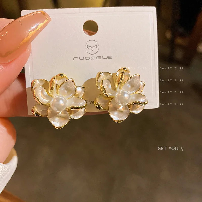 

Artistic Temperament: Silver Needle, Pearl, Flower Earrings, Small, Fresh And Fashionable Design Sense, Personality