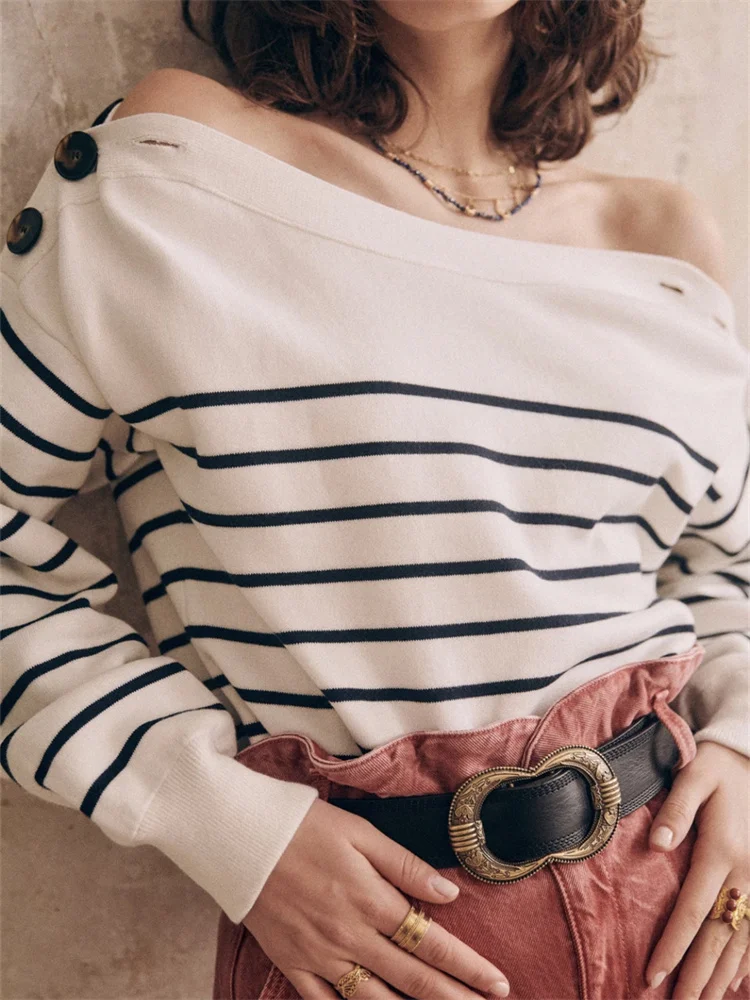 

Женский трикотажный пуловер с открытыми плечами и длинным рукавом